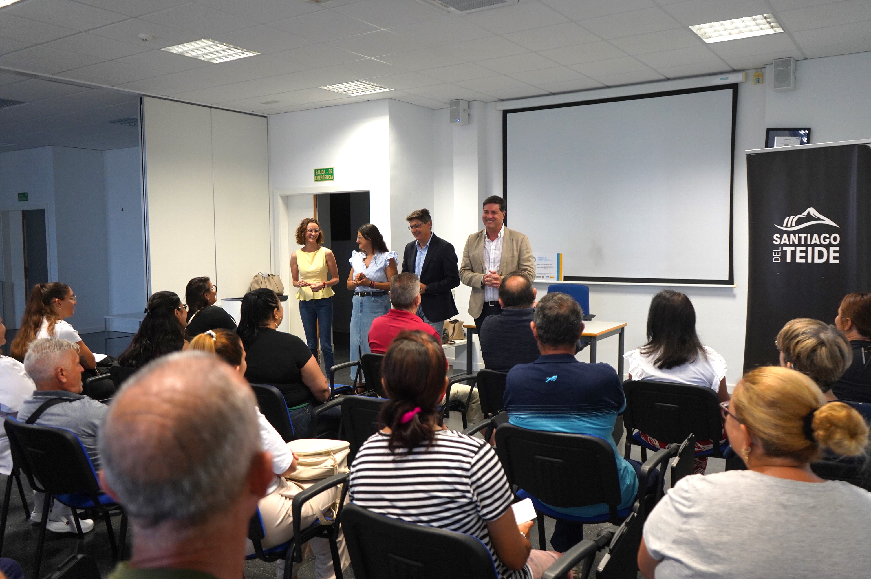El alcalde presenta la segunda fase del Plan de Empleo Social “Santiago del Teide Promueve el Empleo 2025-2026”