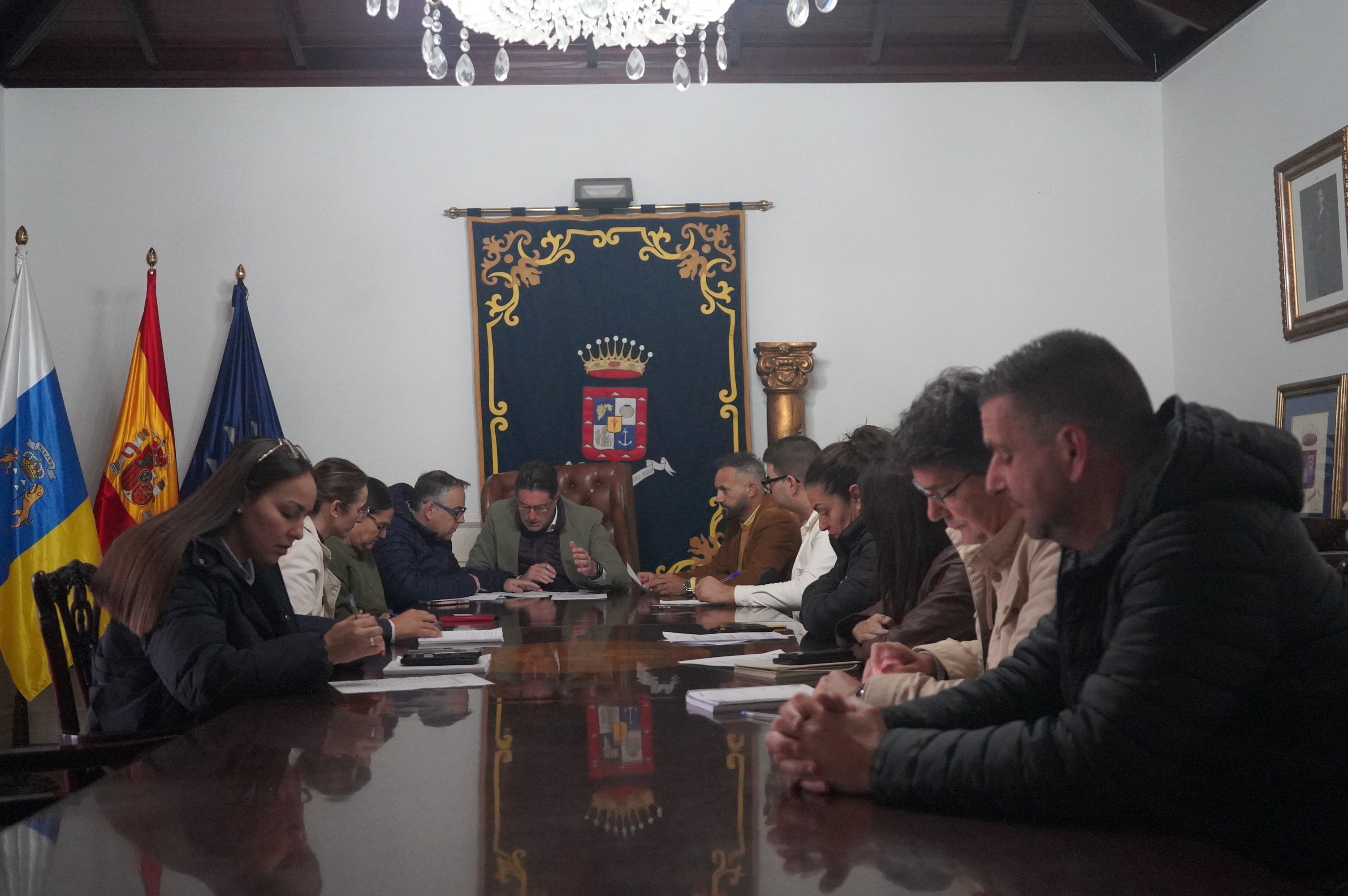 El Pleno aprueba una moción presentada por el alcalde para la concesión de una ayuda humanitaria al Hogar Canario Venezolano con motivo del terremoto de Venezuela